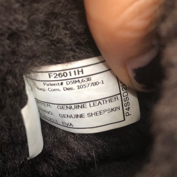 Ugg Classic Short Boots - Picture 6 of 6